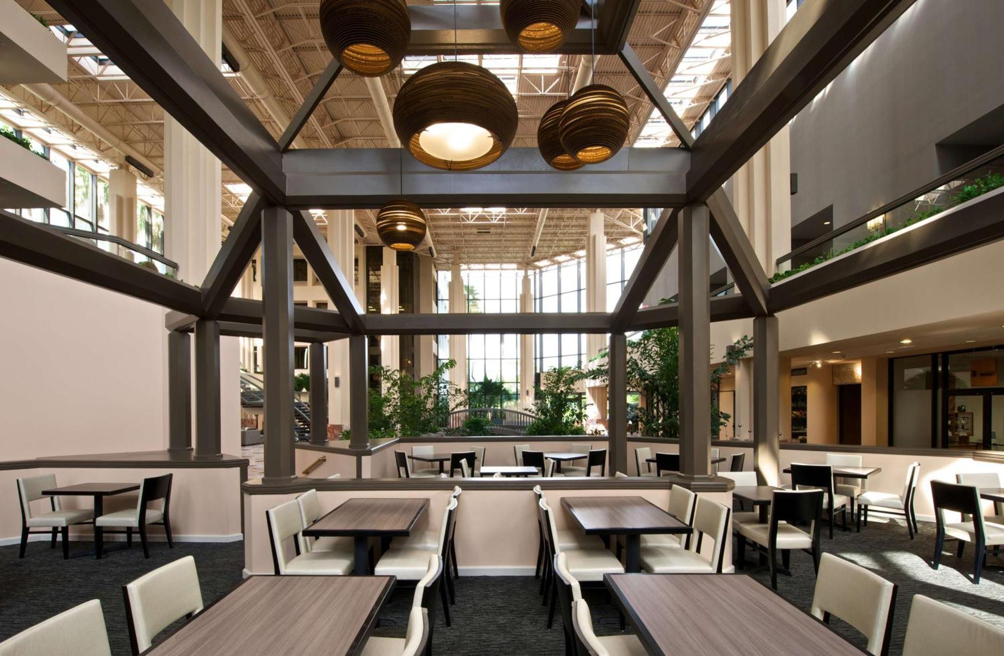 Embassy Suites By Hilton Palm Beach Gardens Pga Boulevard Exterior photo