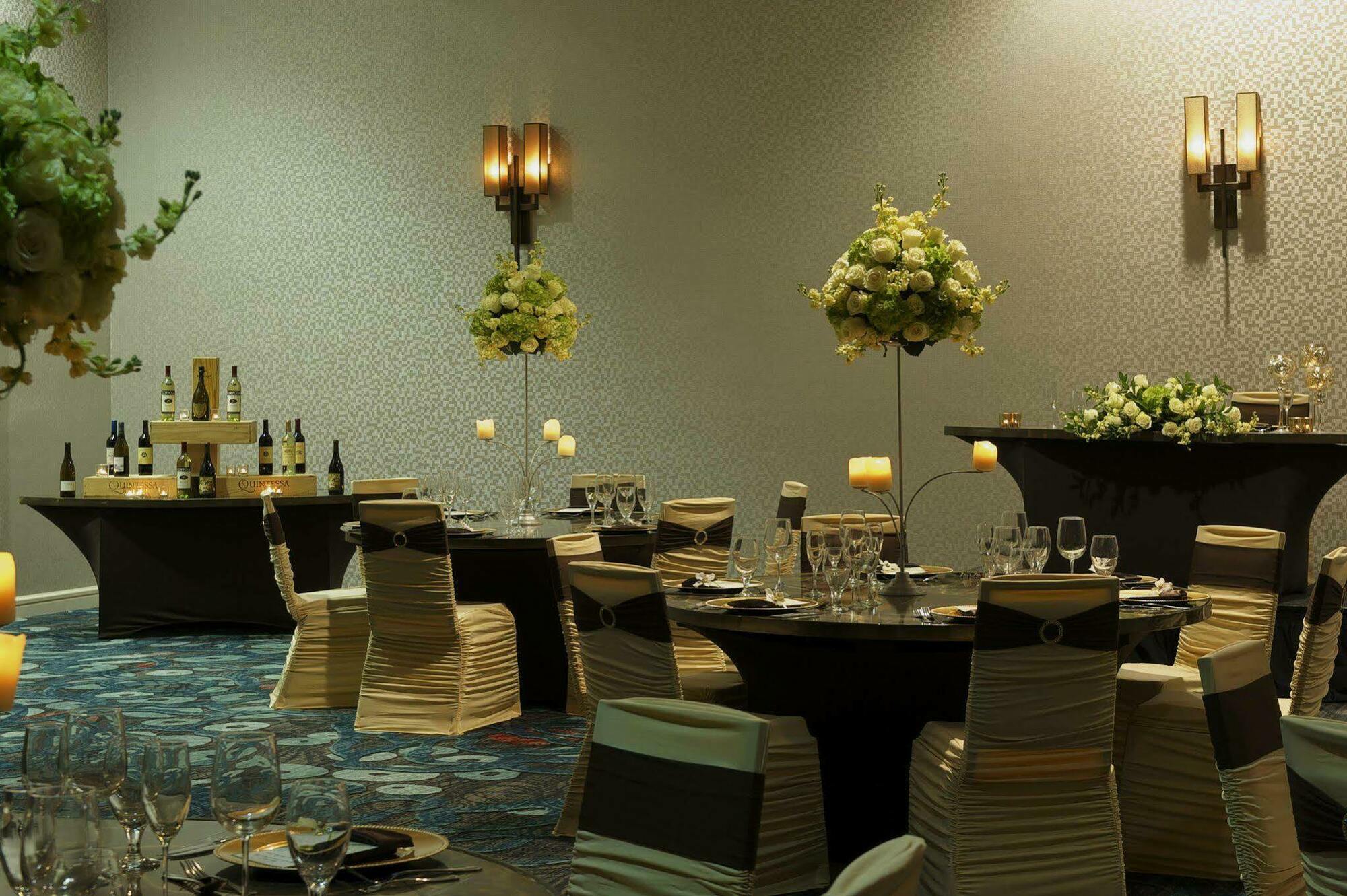 Embassy Suites By Hilton Palm Beach Gardens Pga Boulevard Exterior photo