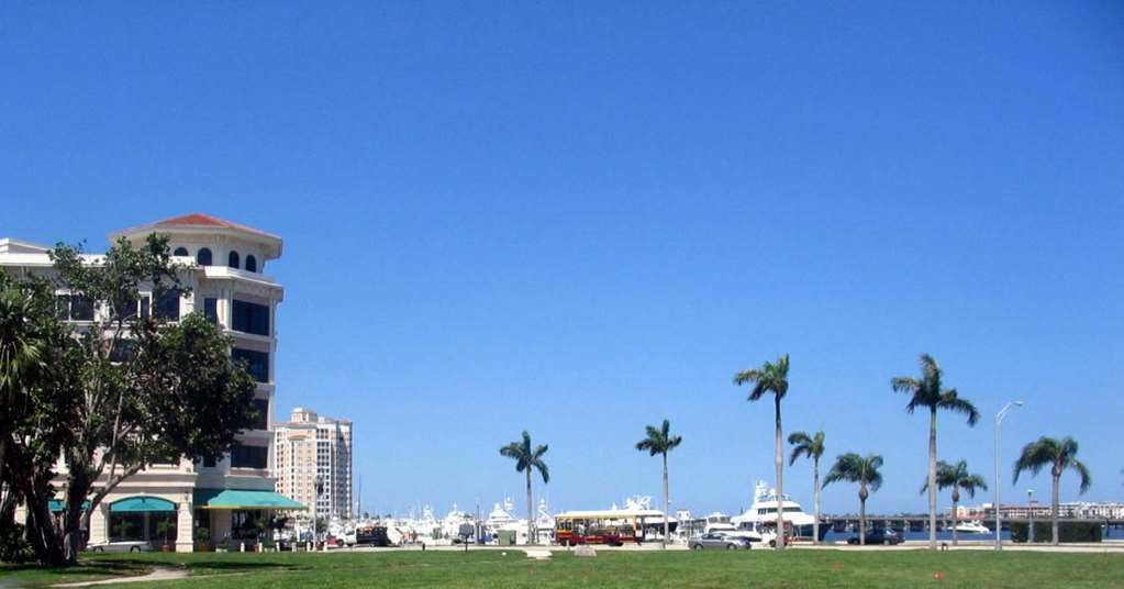 Embassy Suites By Hilton Palm Beach Gardens Pga Boulevard Exterior photo